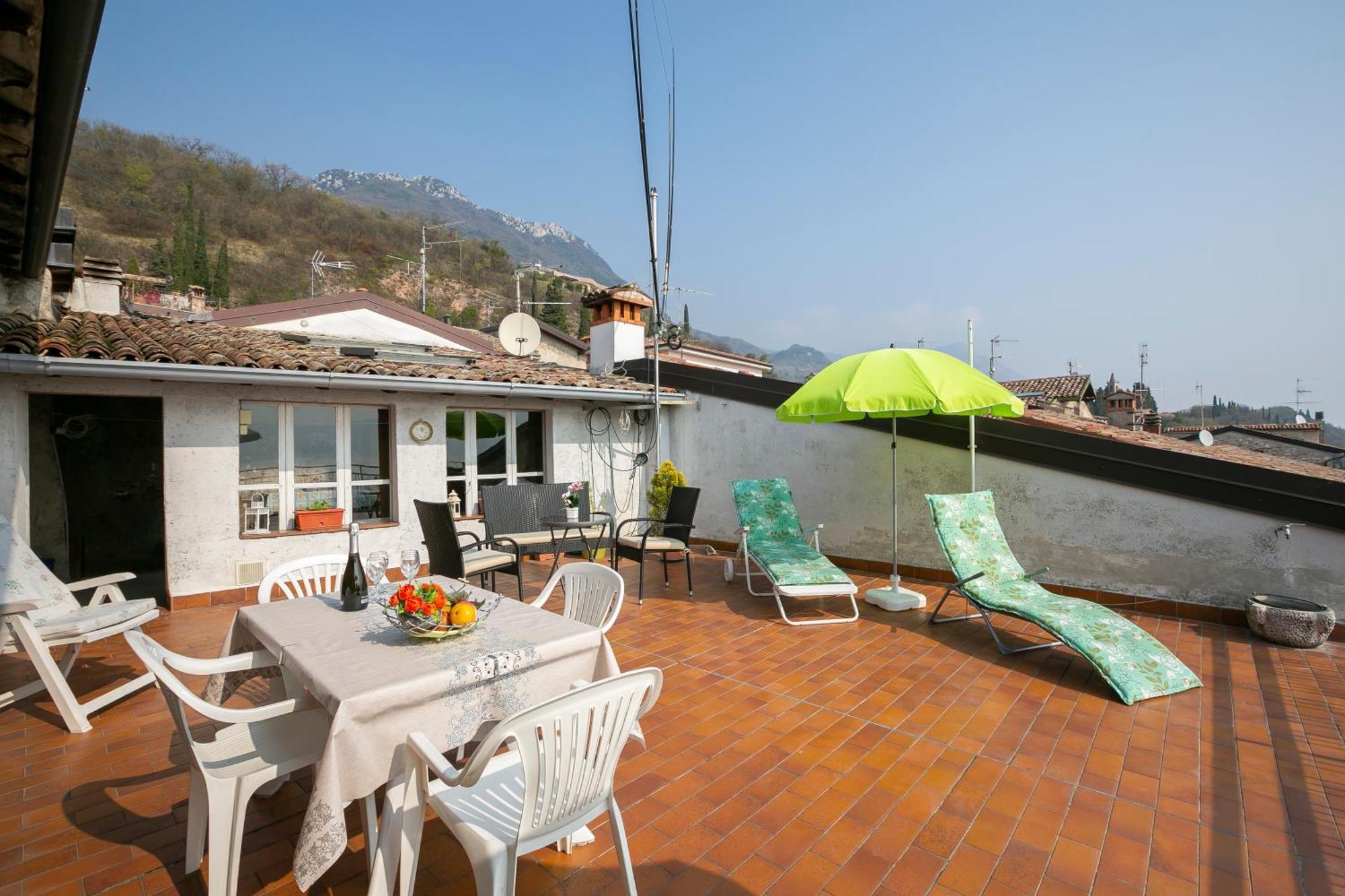 Angela -terrace & Beautiful View - Happy Hébergement de vacances *